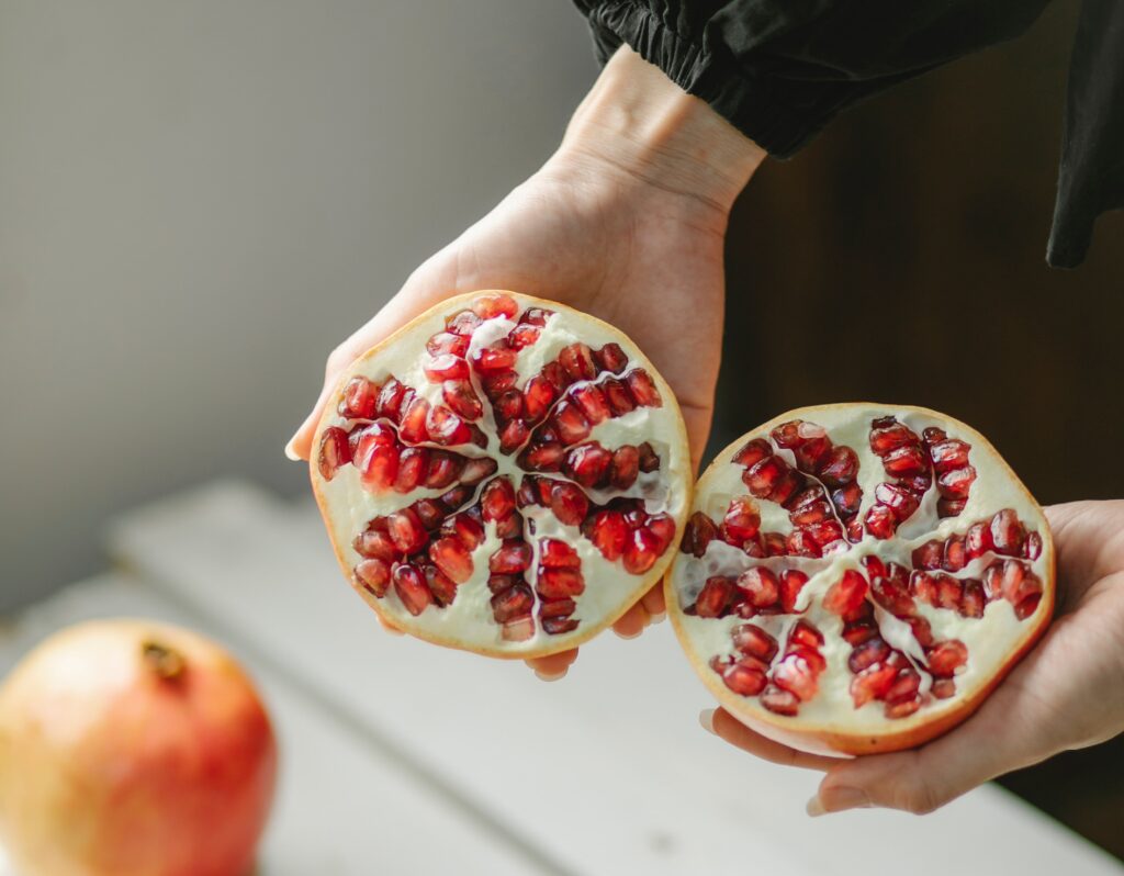Intermittent fasting 16/8: pomegranate image.